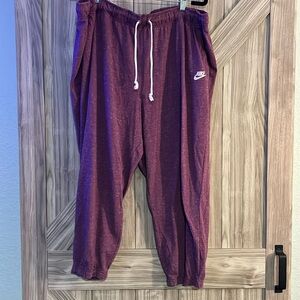 Nike cropped athleisure pants